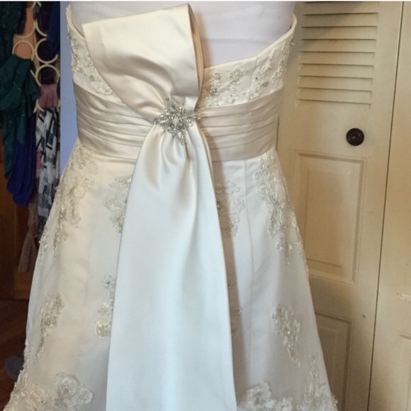 Oleg Cassini Ivory Wedding Gown 👰🏻 - Picture 3 of 7